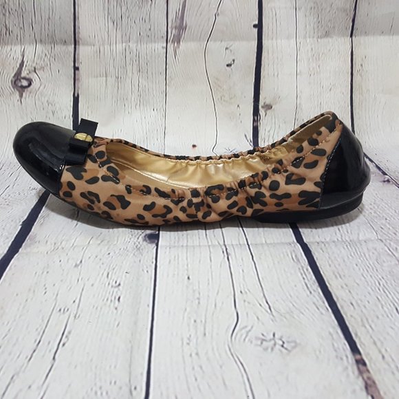 TAHARI Leopard Print Gibson Flats Shoes 9.5 Patent - Picture 4 of 6
